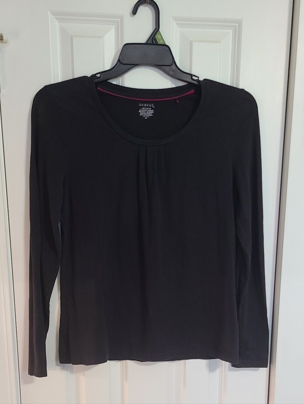 George Black Long-Sleeve Scoop Neck Tee